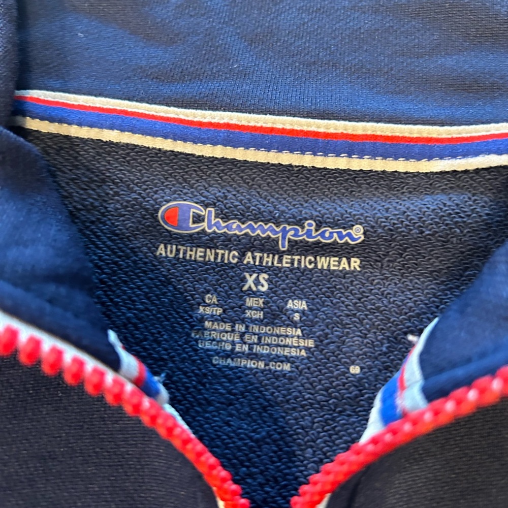 Champion pull over - Picture 5 of 5